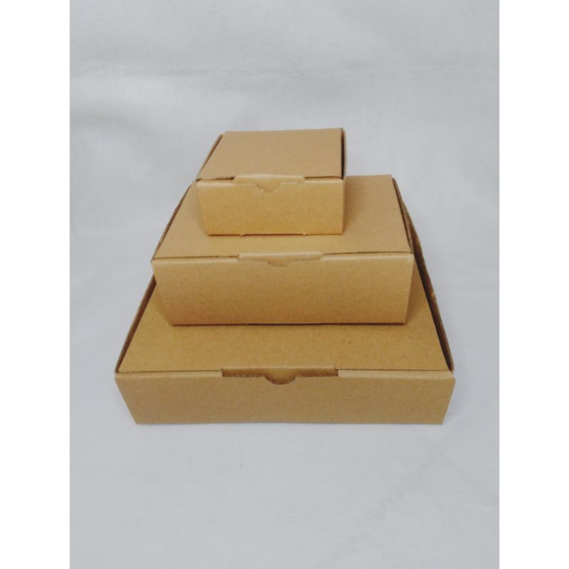 

20x20x5cm / Die cut / box hampers