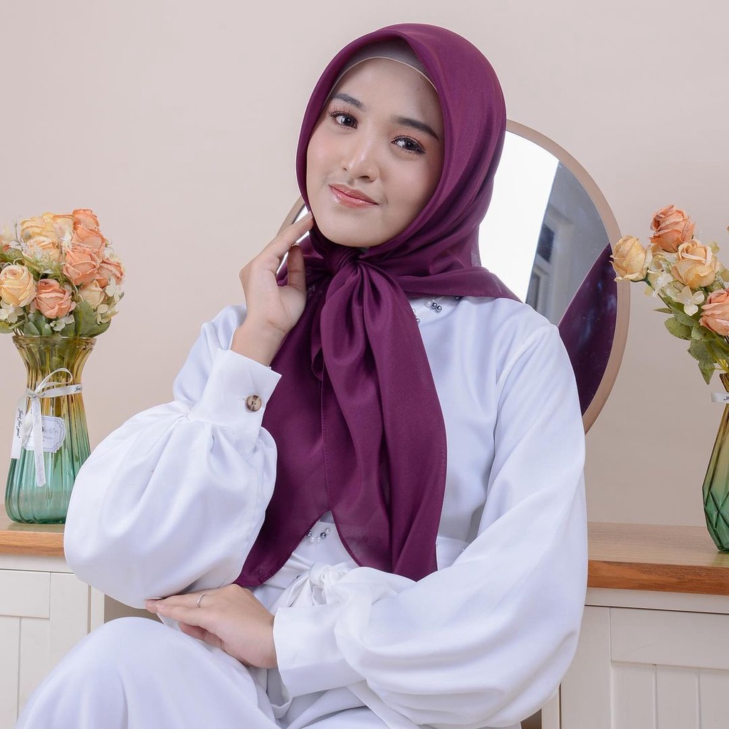 Hijab Segi Empat Paris Premium Warna Plum 110cm x 110cm
