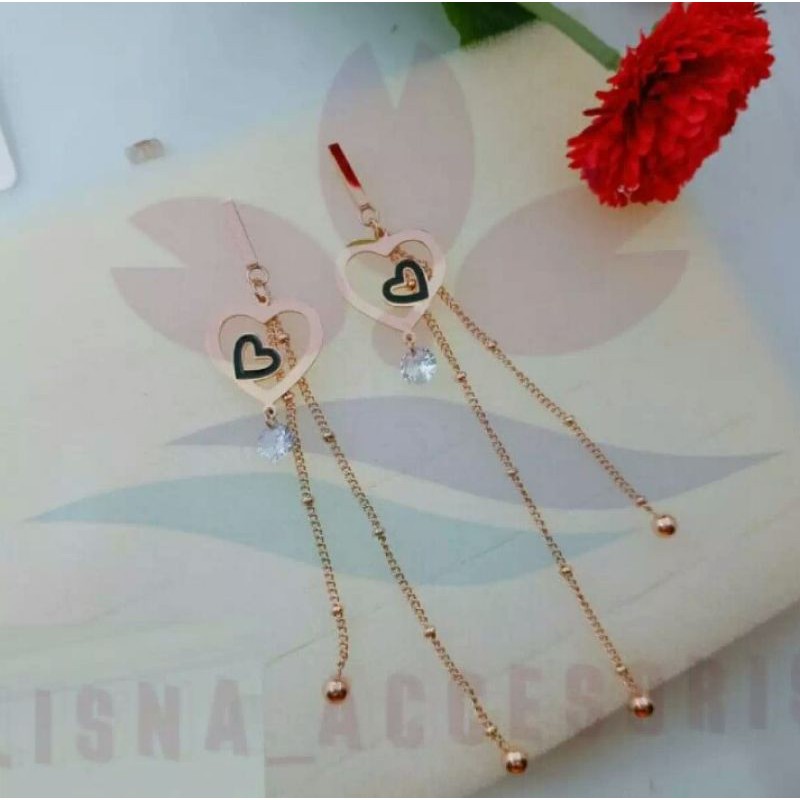 Anting wanita motif Love Titanium Anti karat tahan lama