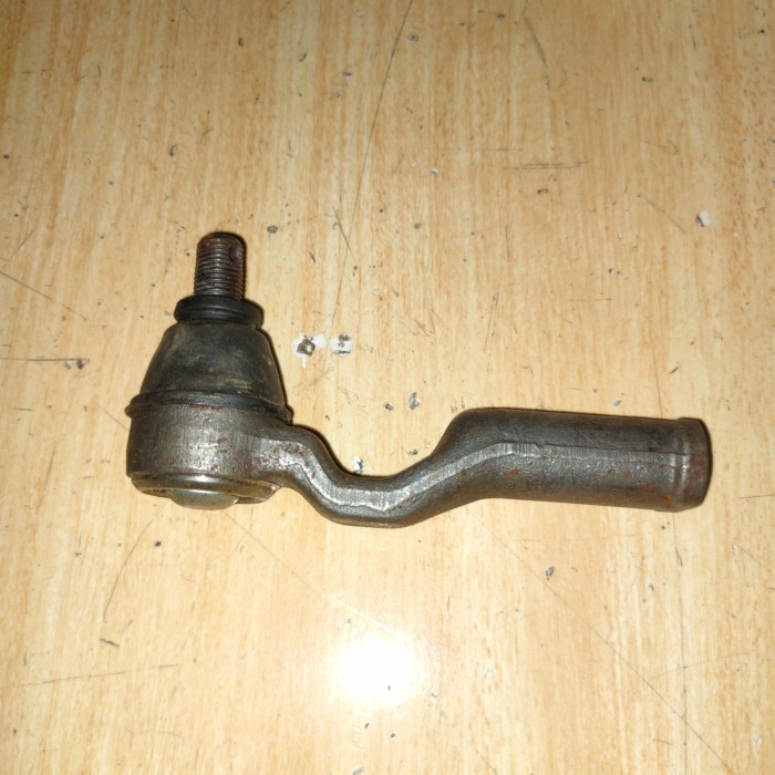 Tie rod panjang Mazda 808