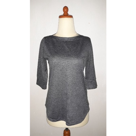 Kaos Preloved Kaos Exit Wanita Motif Garis