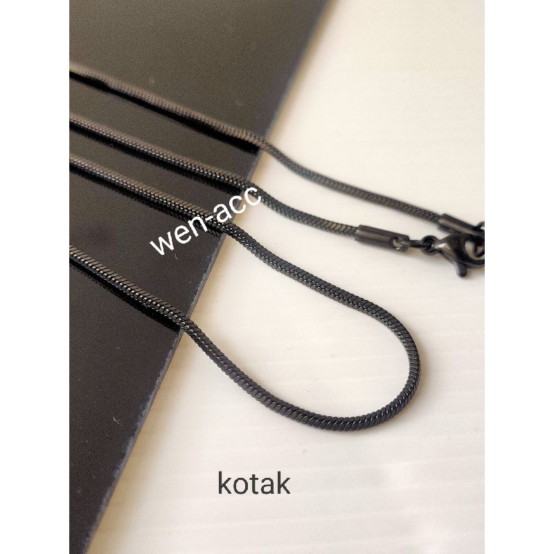 Kalung Titanium Hitam Gepeng Kotak Bulat Pria dan Wanita Kalung Import