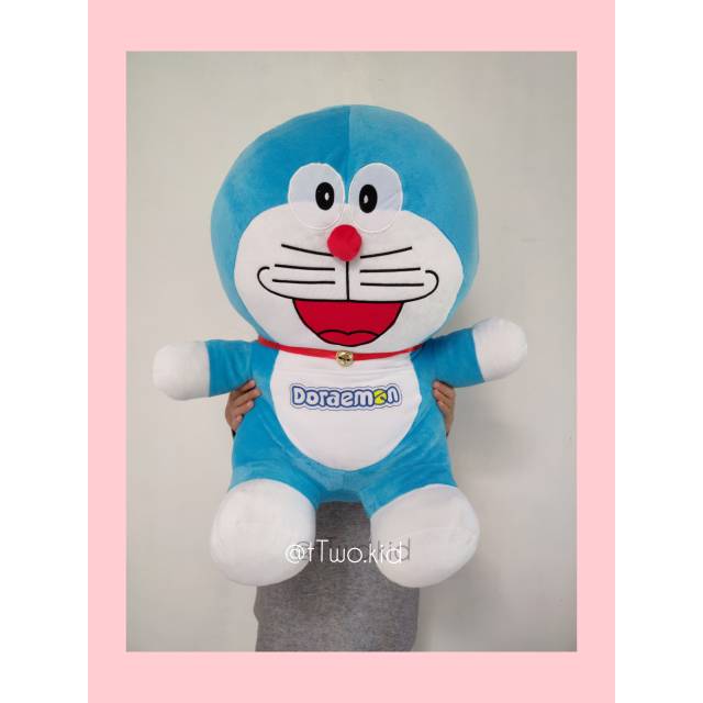 Boneka Doraemon Besar
