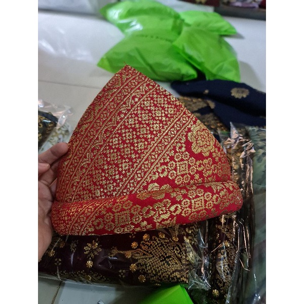 Tanjak / topi khas palembang