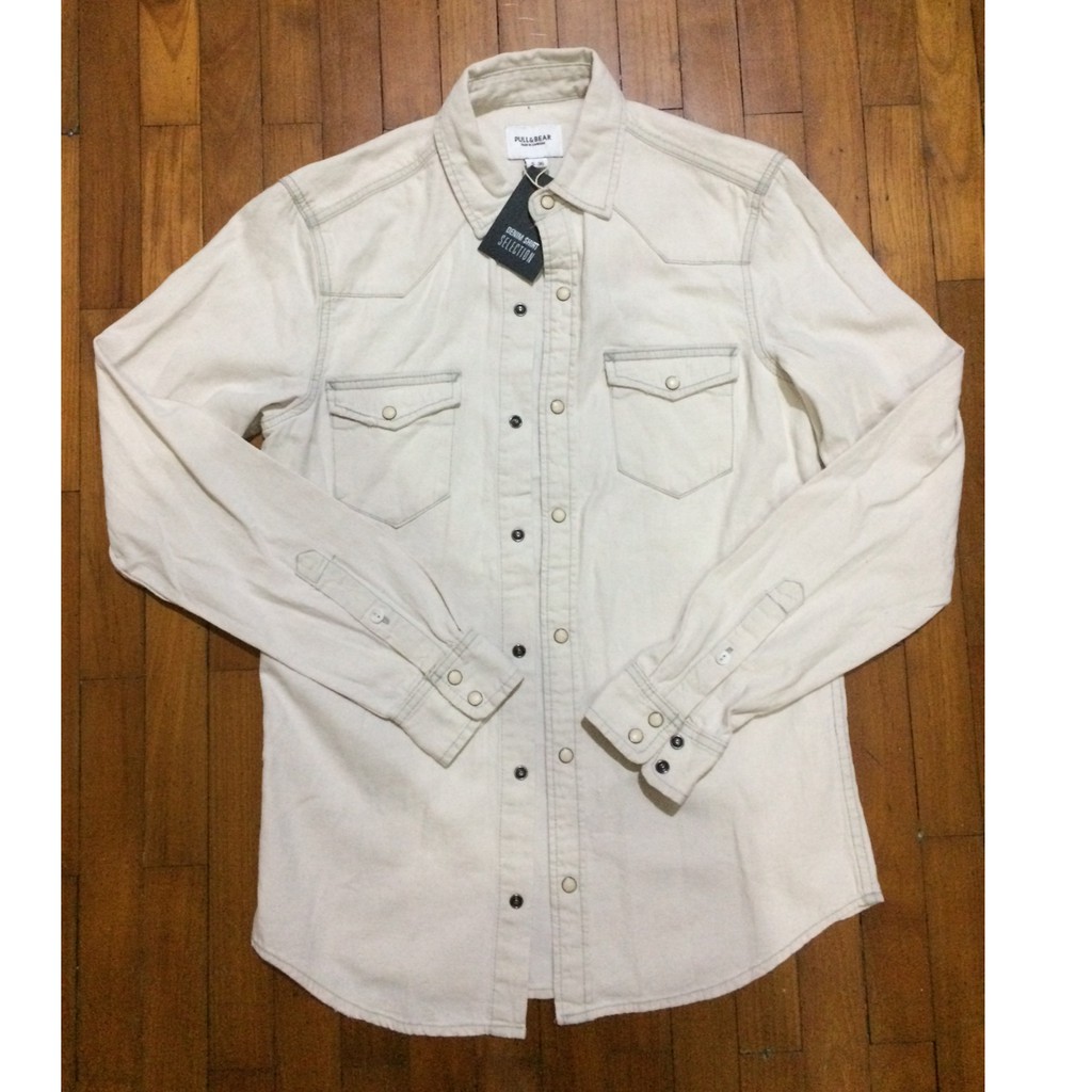 Kemeja Denim Merk PULL & BEAR. Original. Size S. Krem. Baru Dan Lengkap Tag.