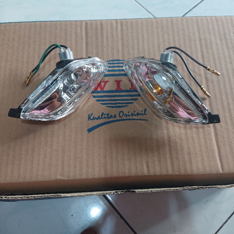 SEIN RETENG FRONT WINKER ASSY FIZ R VEGA R 1 SET dan mika sein