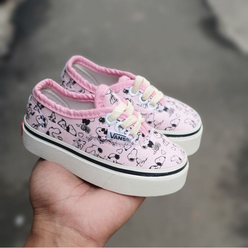 Sepatu anak motif snoopy model tali kualitas premium