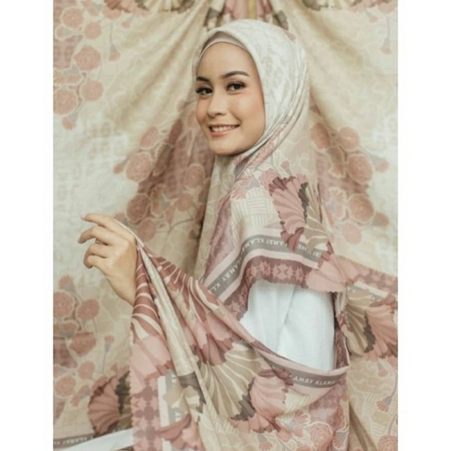 Bali Scarf - Wearing Klamby