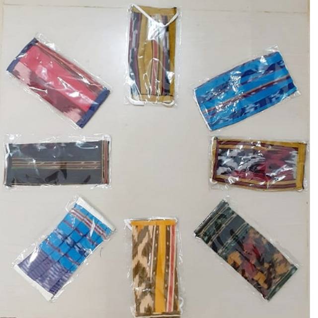 1 lusin Masker tenun lapis katun ear loop motif dan warna random