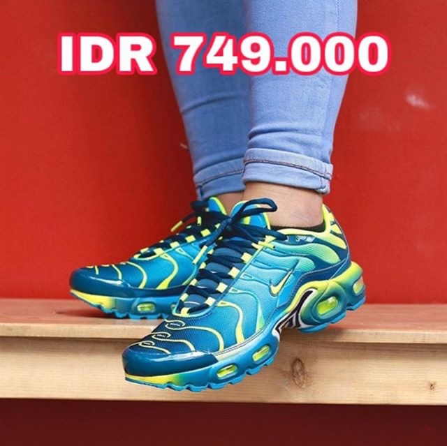 NIKE AIR MAX PLUS GREEN