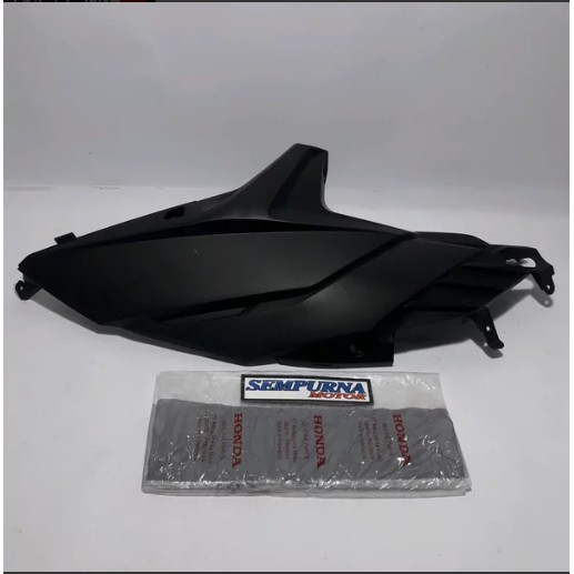 83520-KVB-N50 Sambungan Body Cover Step Belakang Kanan Vario Techno Lama Karbu 100% Original Honda A