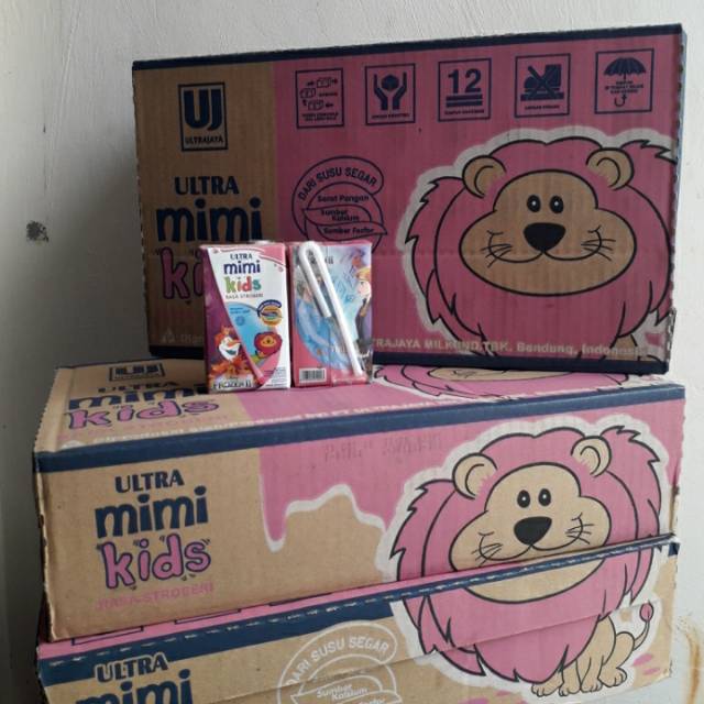 

Susu Ultra Mimi kids rasa strawberry ukuran 125 mili isi 40 PCS