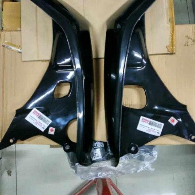 Sayap Luar Grand Hitam