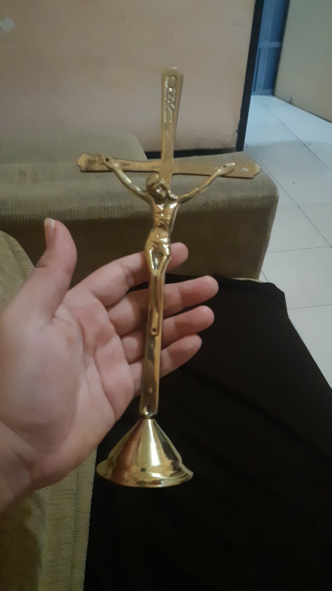 Salip Meja Salib Duduk Salib Dinding Kuningan