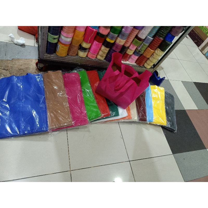 

tas kain spunbond buat nasi kotak 25 isi 12 pcs terlaris
