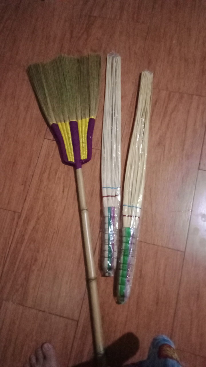 Sapu Lidi Kasur Putih / Sapu Lidi Karpet