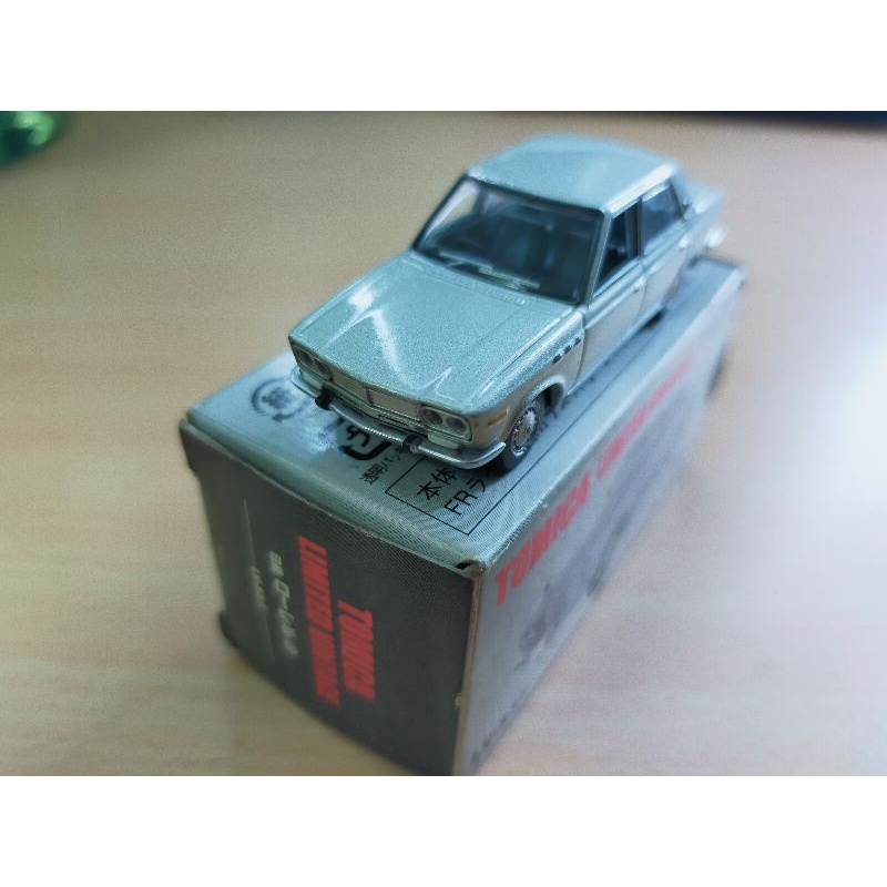 TOMICA LIMITED VINTAGE NISSAN LAUREL