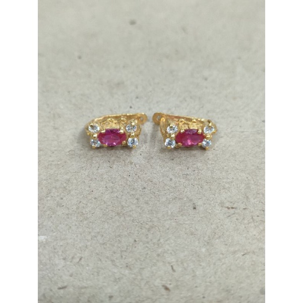 anting jepit mata merah besar 2 gram emas muda