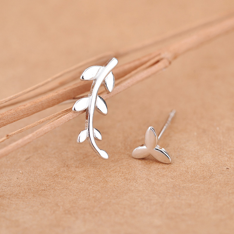 Roselife 1 Pasang Anting Tusuk Sterling Silver 925 Desain Daun Asimetris Untuk Wanita