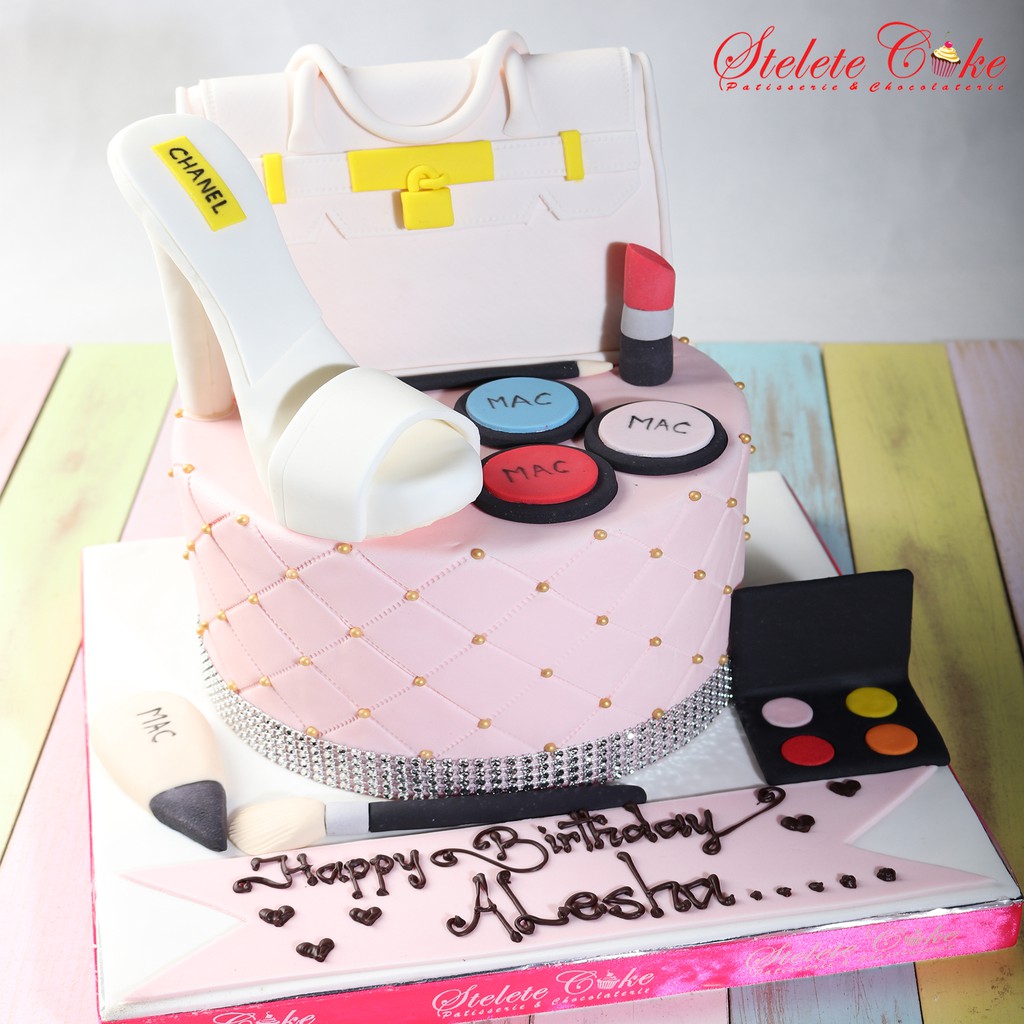 

Kue Ulang Tahun Tas Chanel / Birthday Cake / Stelete Cake