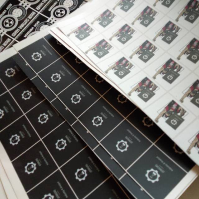 

STIKER VINYL CUSTOM TANPA LAMINASI UKURAN 1 METER