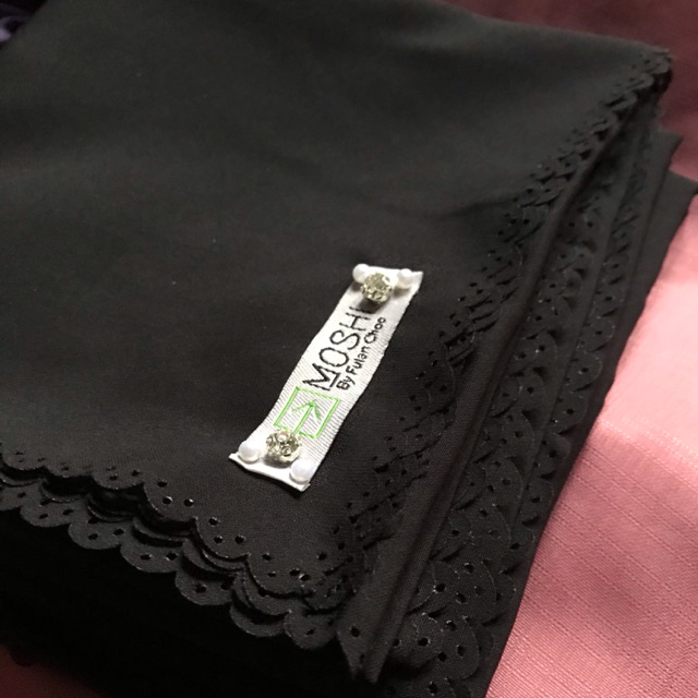 Jilbab wolfis jumbo hitam/black lasercut