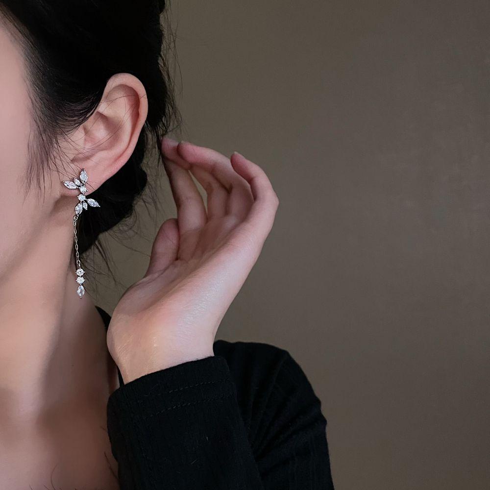 Agustinina Anting Rumbai Panjang Elegan Manis Perhiasan Fashion Berlian Imitasi Hadiah Indah Wanita Ear Studs