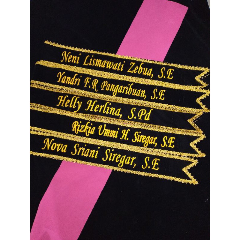 (1 HARI JADI) Selempang Wisuda Bordir Komputer Bahan Baldu/Bludru Renda Besar