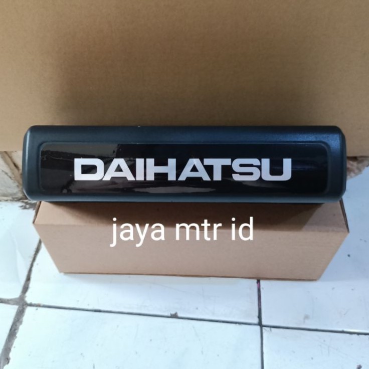 Lampu plat no daihatsu