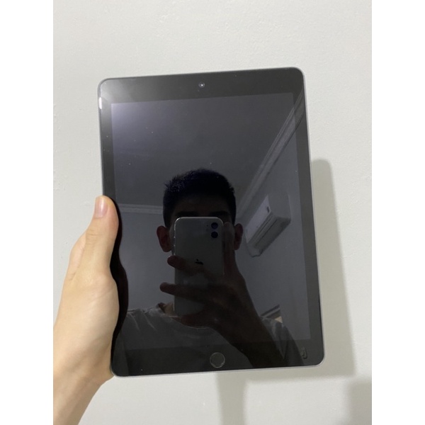 Ipad 6th Gen 32 GB Wi-fi Only - Second Inter HK