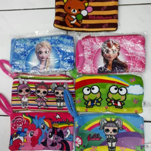 

Dompet/tempat pensil karakter