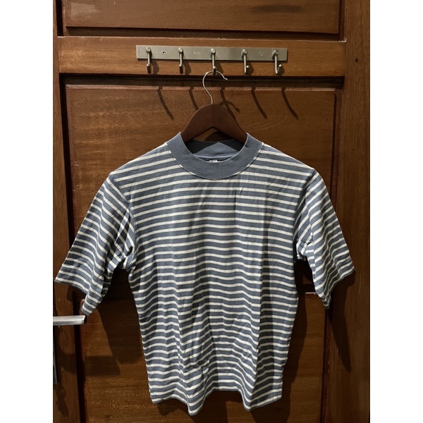 Kaos garis-garis UNIQLO