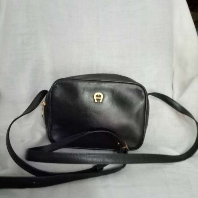 Tas slempang aigner kulit asli