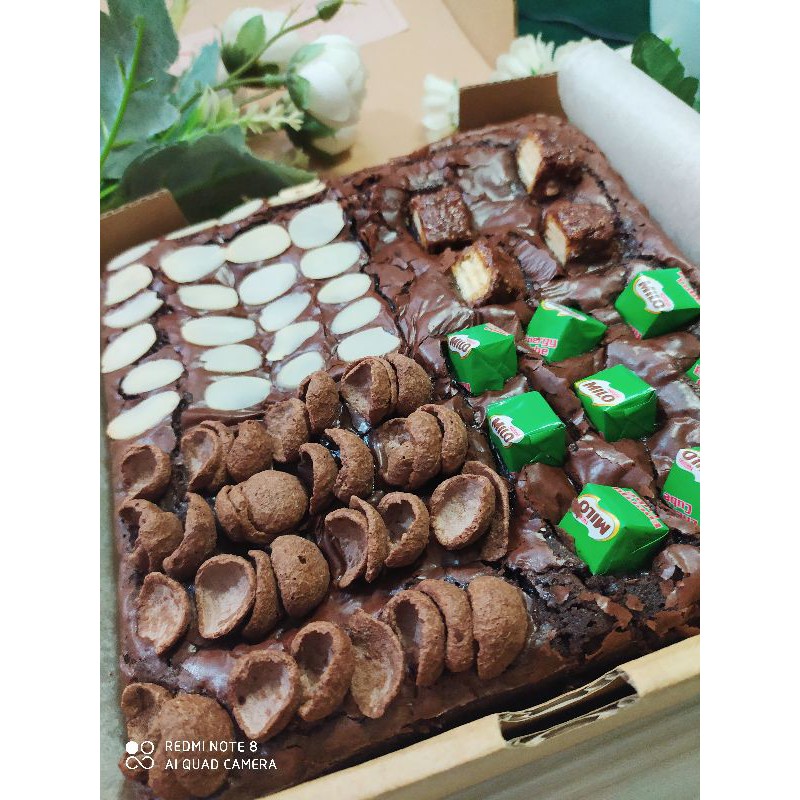 Brownies Bella Brownies MELTED Panggang Premium Full Topping II New Year Hampers