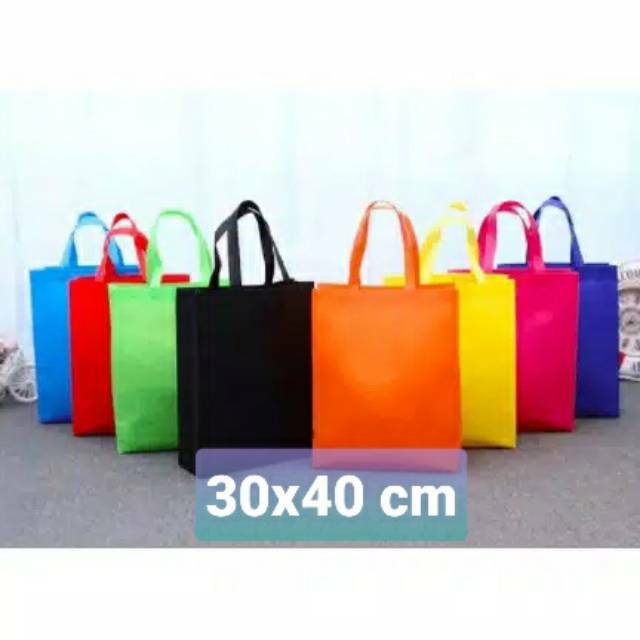 

Tas SOUVENIR Tas Spunbond Polos 25x35 dan 30x40 Goodie Bag Tas Bingkisan Ulang Tahun Pesta