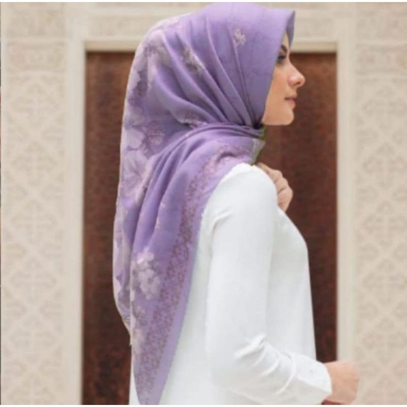 TERBARU Hijab segi empat motif Latefa Lilac ungu kerudung motif jilbab cantik kekinian motif variasi lasser cut