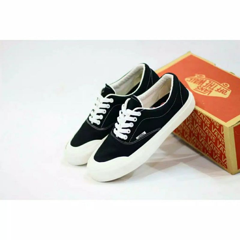 SEPATU VANS ERA AUTENTIC HALFMOON HITAM PUTIH BLACK WHITE PRIA