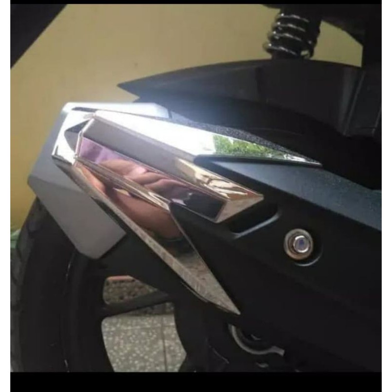 Paket garnis headlamp dan knalpot Honda Vario 125/150 original