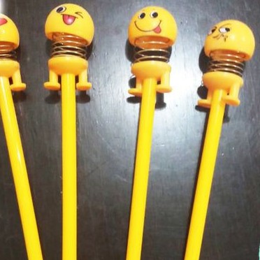 

isi 12 Bolpoin Spring Doll Emoticon kuning, pen gel spring doll, bolpoin per, bolpoin lampu