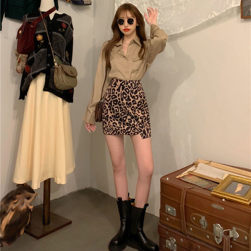 Kemeja Khaki Wanita Rok Sablon Macan Tutul Set Dua Potong