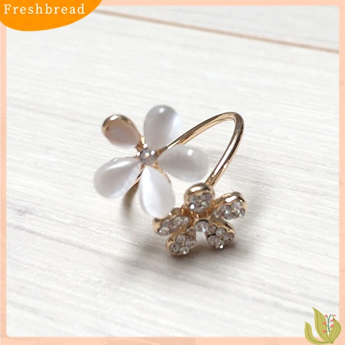 [Fresh] Cincin Terbuka Adjustable Model Bunga Daisy Elegan dengan Berlian Imitasi untuk Wanita