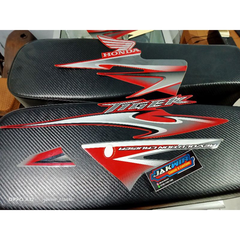 STRIPING TIGER REVOLUTION