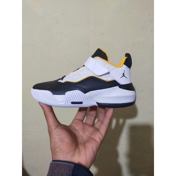 JUAL SEPATU ANAK NIKE AIR JORDAN STAY LOYAL 2022 WHITE / BLACK / YELLOW