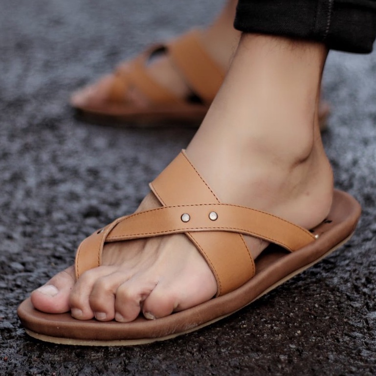 MOLK Sandal Kasual Kulit Asli Original Distro Murah Sendal Pria Kekinian Simple Anti Slip