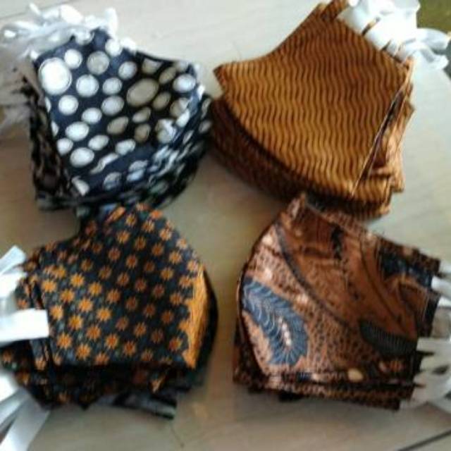 1 lusin Masker  batik 2 lapis model cakil motif dan model random