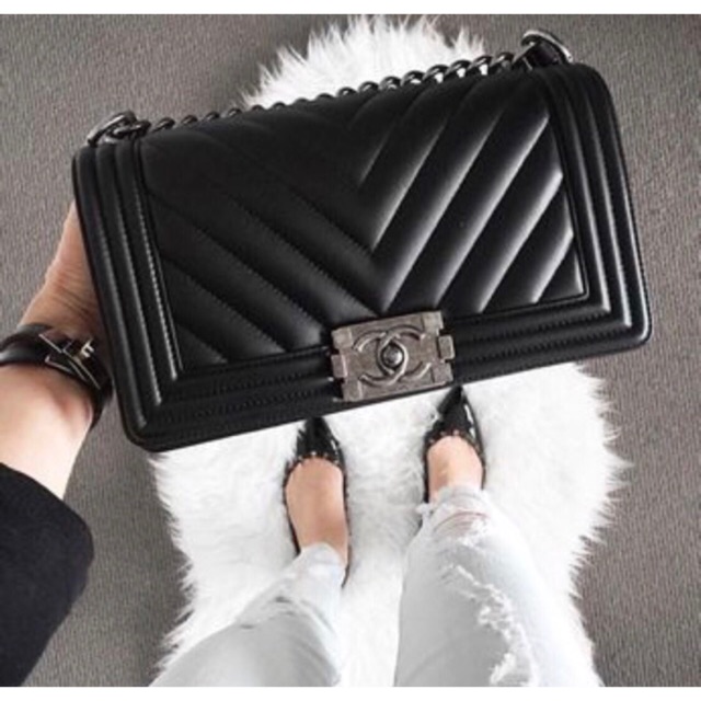 Chanel Boy Medium Classic Chevron Flap Bag 💓 IDR 285rb