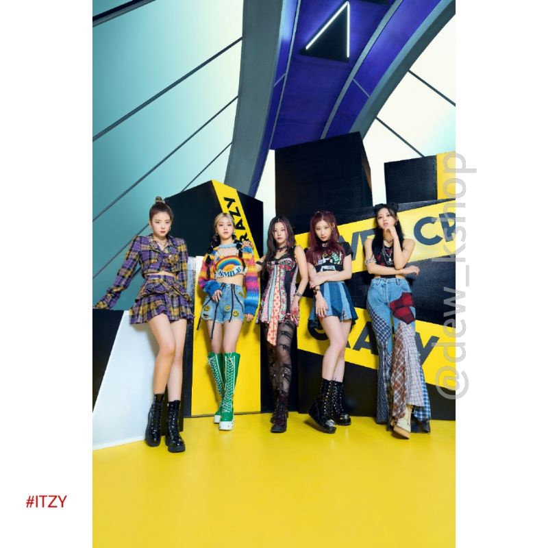 POSTER ITZY - "LOCO" Concept Image <CRAZY IN LOVE>