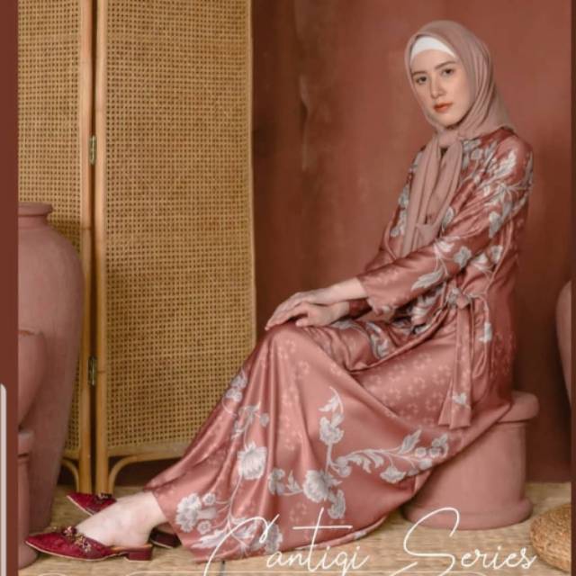 gaharu dress wearing klamby