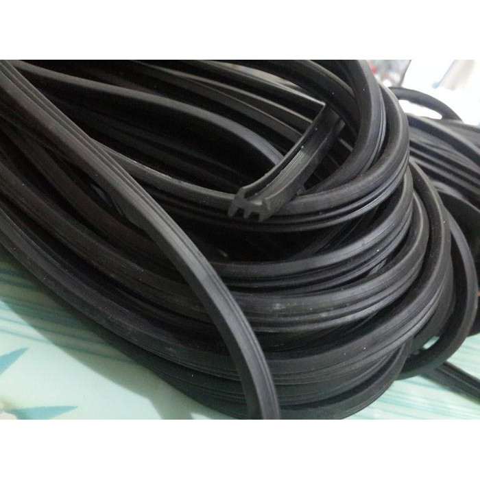 Karet Etalase Hitam Showcase Kaca