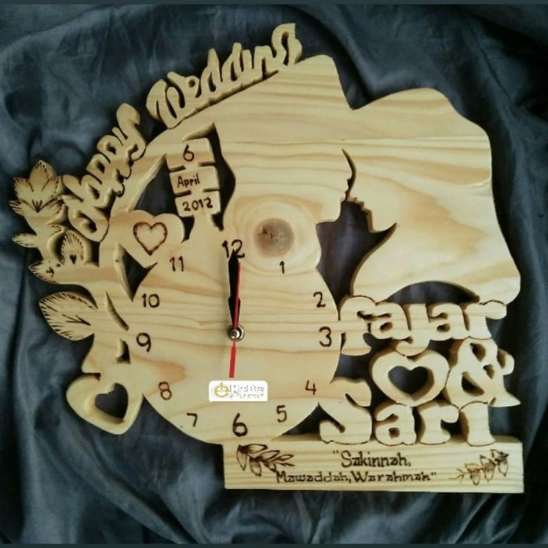 JAM CUSTOM KAYU, JAM UKIR KAYU, JAM UKIR NAMA ,KADO ULANG TAHUN UNIK